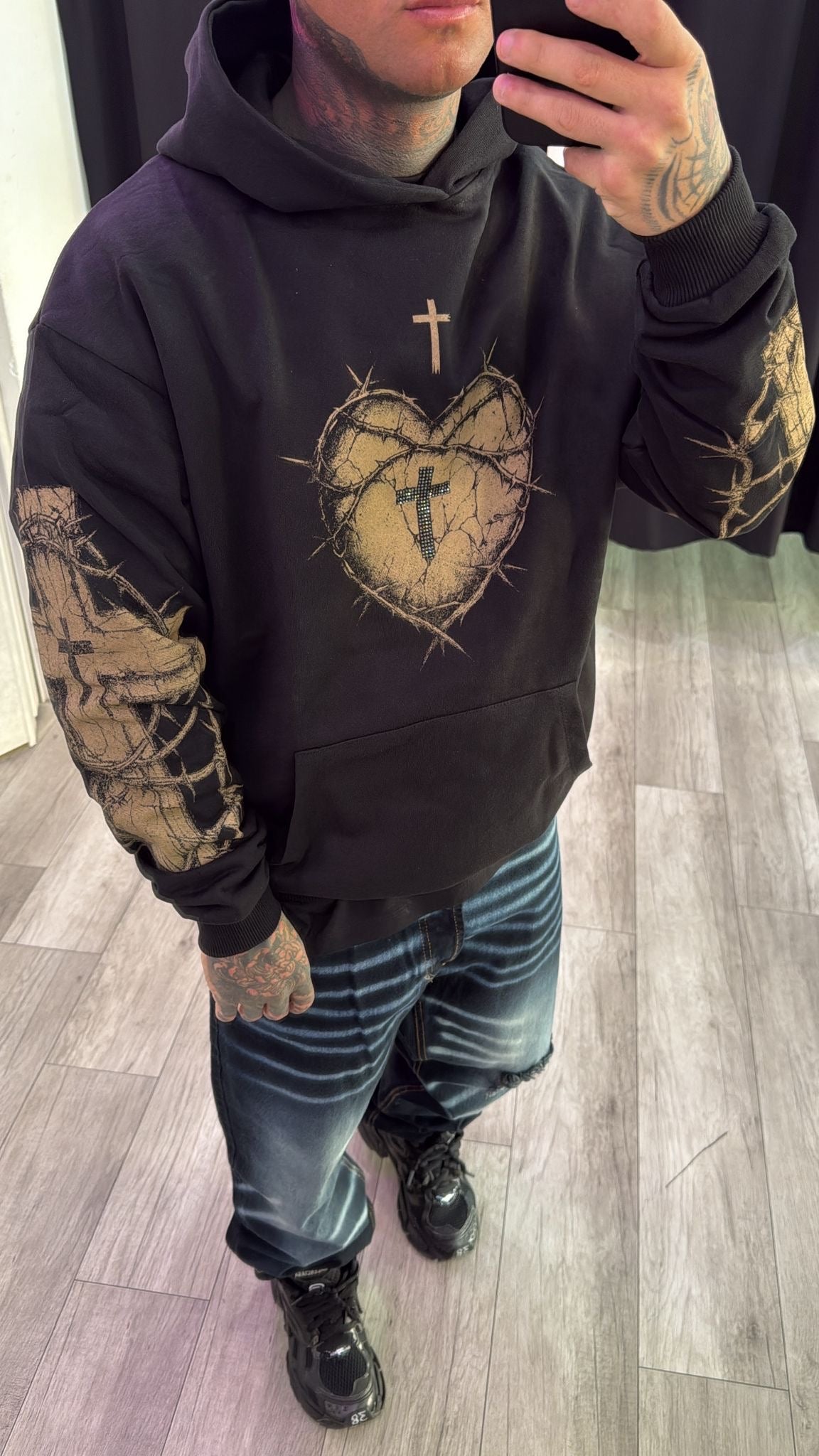 Felpa cuore sacro nera