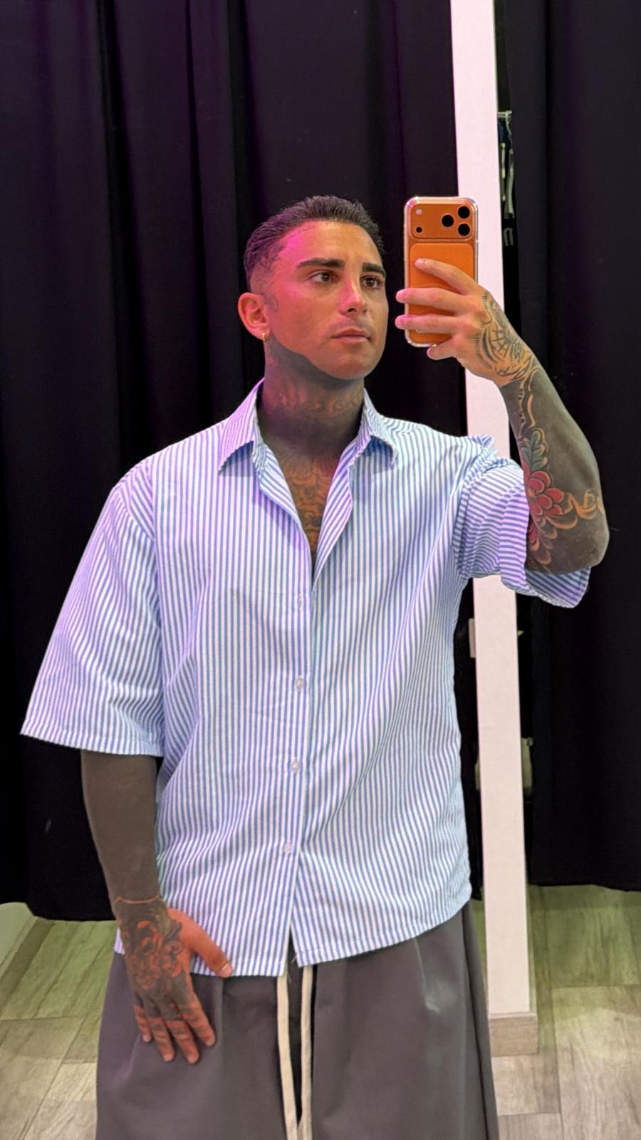 Camicia a righe azzurra