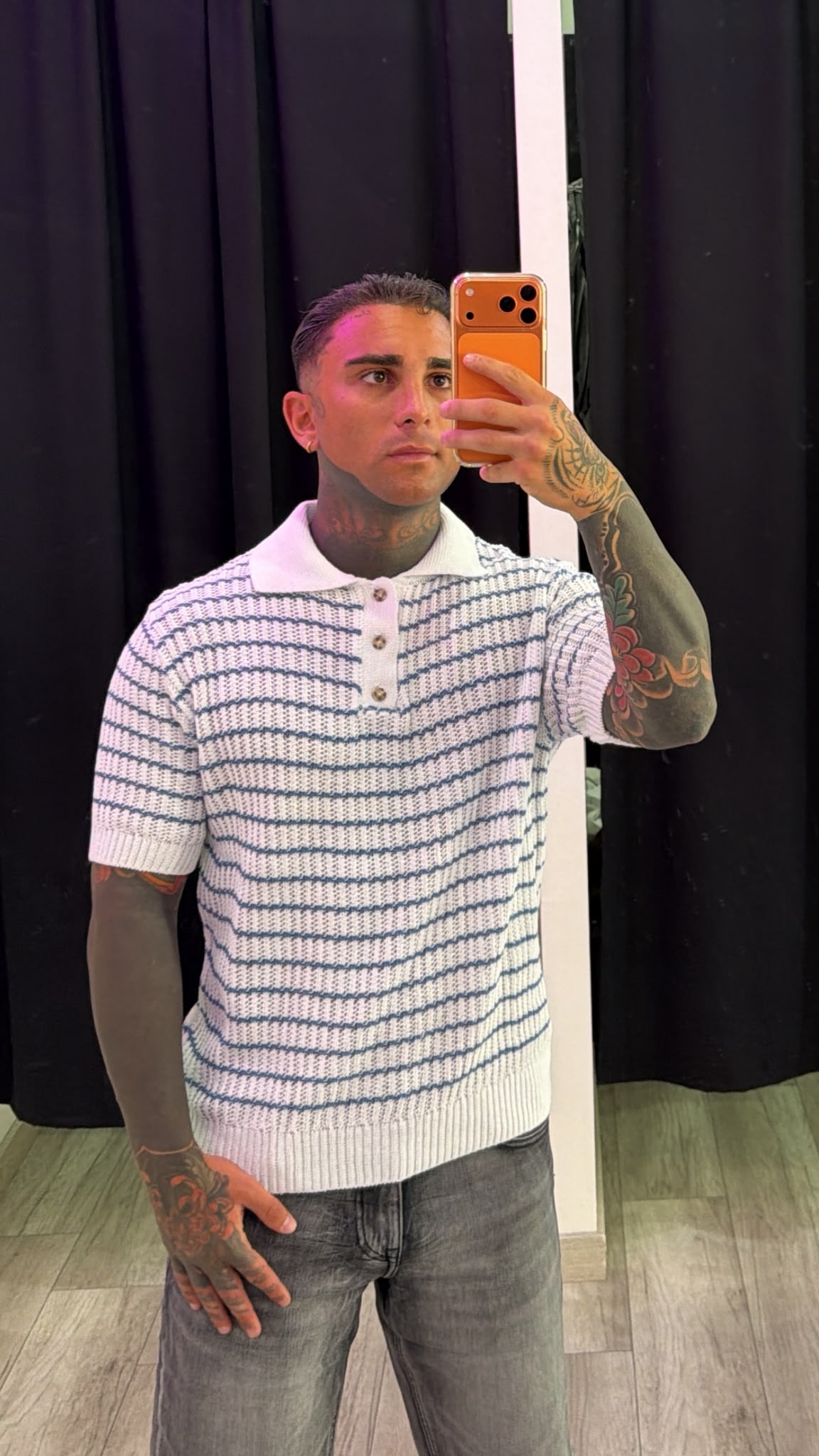 Polo a righe bianca e azzurra