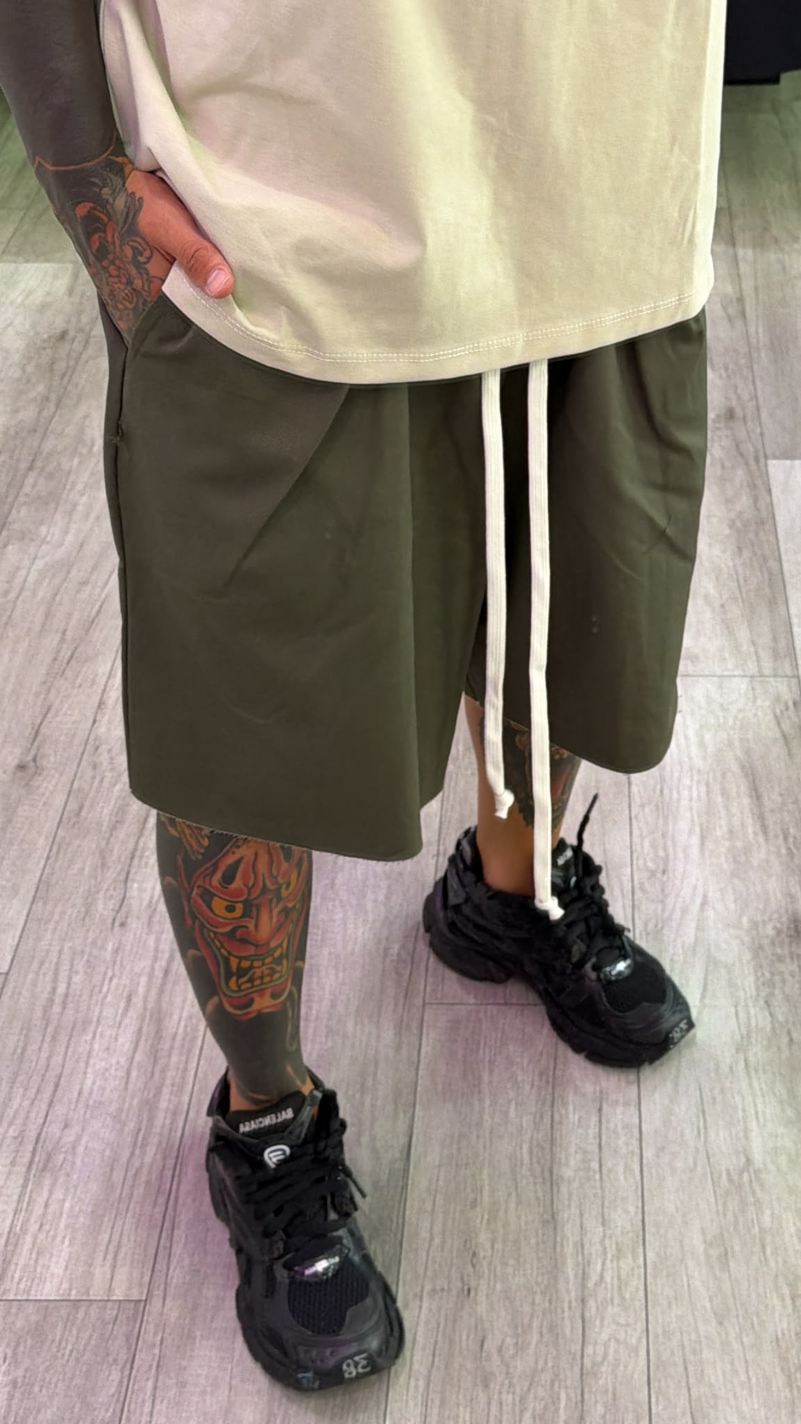 Pantaloncino taglio in filo verde militare